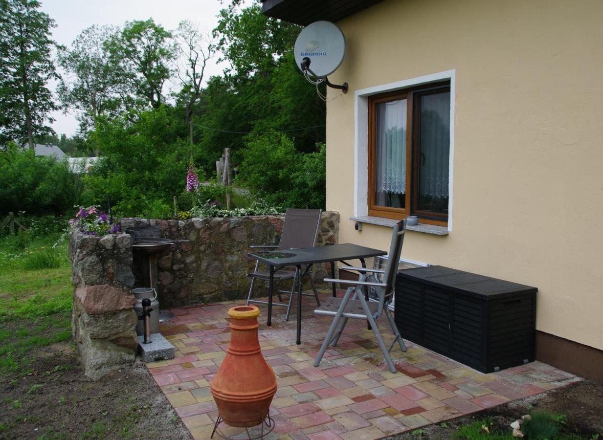 Bungalow Am Forsthaus Stagniess ユッケリッツ エクステリア 写真