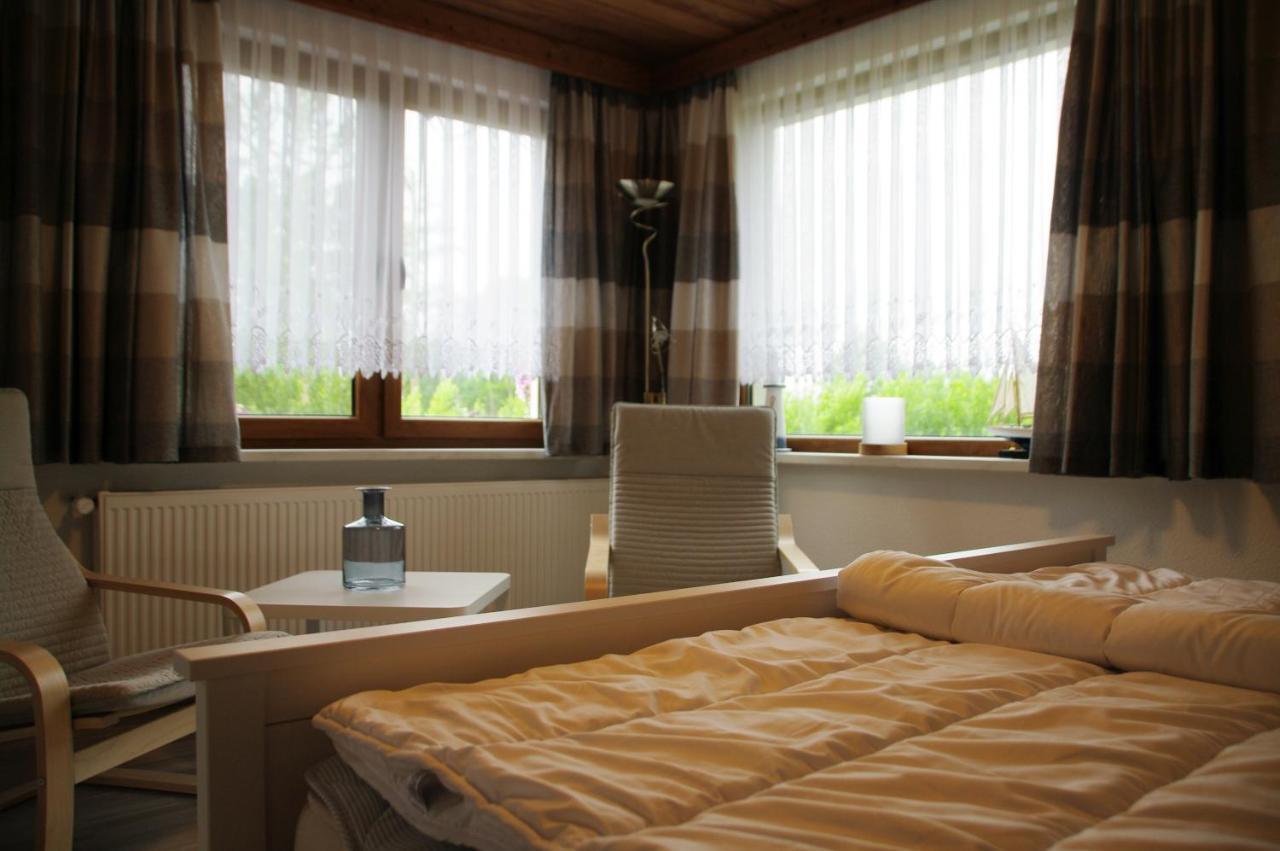 Bungalow Am Forsthaus Stagniess ユッケリッツ エクステリア 写真